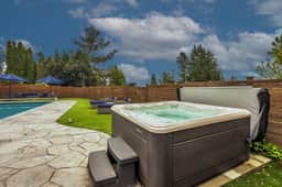 Luxury World Cup 2026 Seattle Estate | Private Pool & Hot Tub near Lumen Field