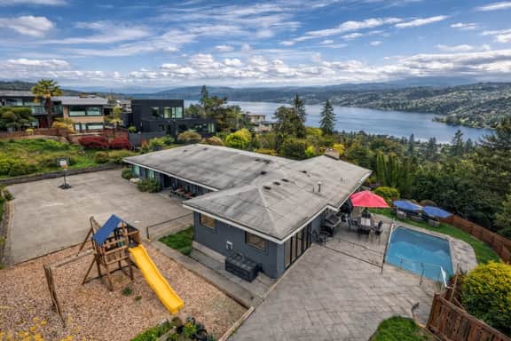 Luxury World Cup 2026 Seattle Estate | Private Pool & Hot Tub near Lumen Field